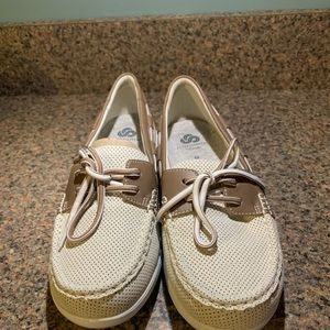 Clark’s cloudsteppers shoes